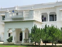 उजड़ गया अखिलेश यादव का सरकारी बंगला, अब कुछ ऐसा है हाल, देखिए अंदर की तस्वीरें