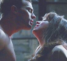 इतनी इरोटिक हैं ये फिल्में कि परिवार के साथ तो बिल्कुल नहीं देख सकते