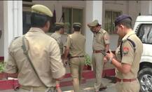 ट्रेन का इंतजार कर रही थी महिला, धोखे से ले गए शहर से बाहर, किया गैंगरेप