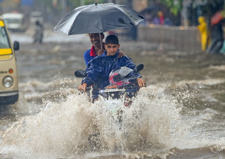 बारिश से बेहाल महाराष्ट्र: 14 साल की बच्ची समेत 4 की मौत, आज और कल तक भारी बारिश की चेतावनी