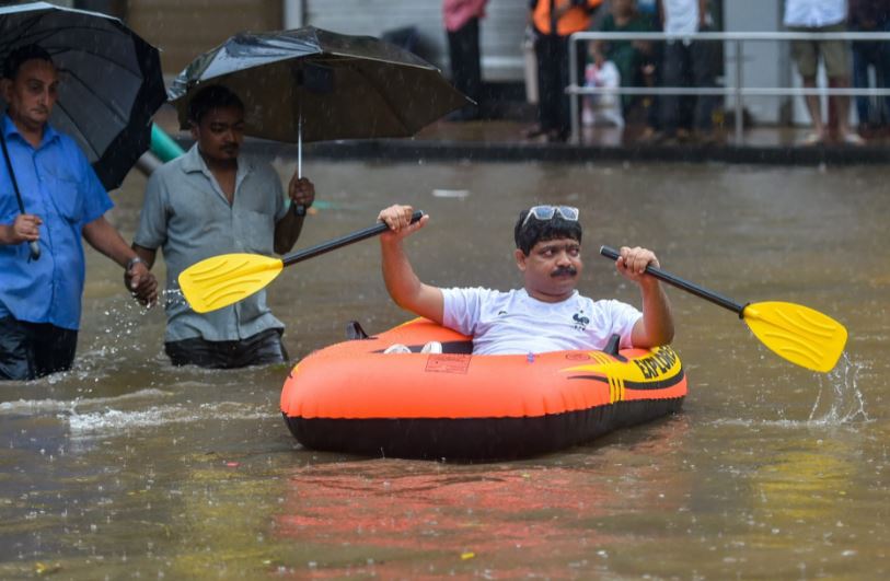 बारिश से बेहाल महाराष्ट्र: 14 साल की बच्ची समेत 4 की मौत, आज और कल तक भारी बारिश की चेतावनी