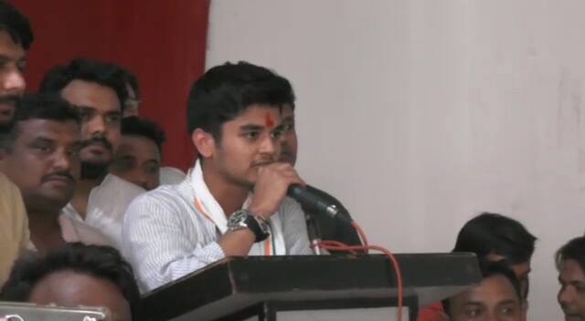 कांग्रेस सांसद ज्योतिरादित्य सिंधिया के पुत्र महाआर्यमन सिंधिया भी अब कांग्रेस पार्टी और अपने पिता के सहयोग के लिए मैदान में नजर आते दिखाई दे रहे हैं.