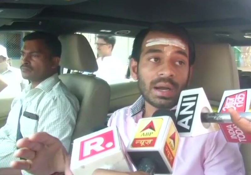 छोटे भाई तेजस्वी से अनबन! तेजप्रताप बोले, 'वो मेरा अर्जुन है, उसे गद्दी पर बिठाउंगा'