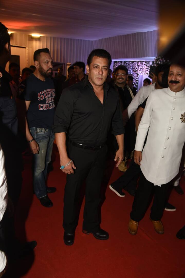 पार्टी के दौरान सलमान खान काफी खुश नजर आ रहे थे. (तस्वीर: मानव मंगलानी)