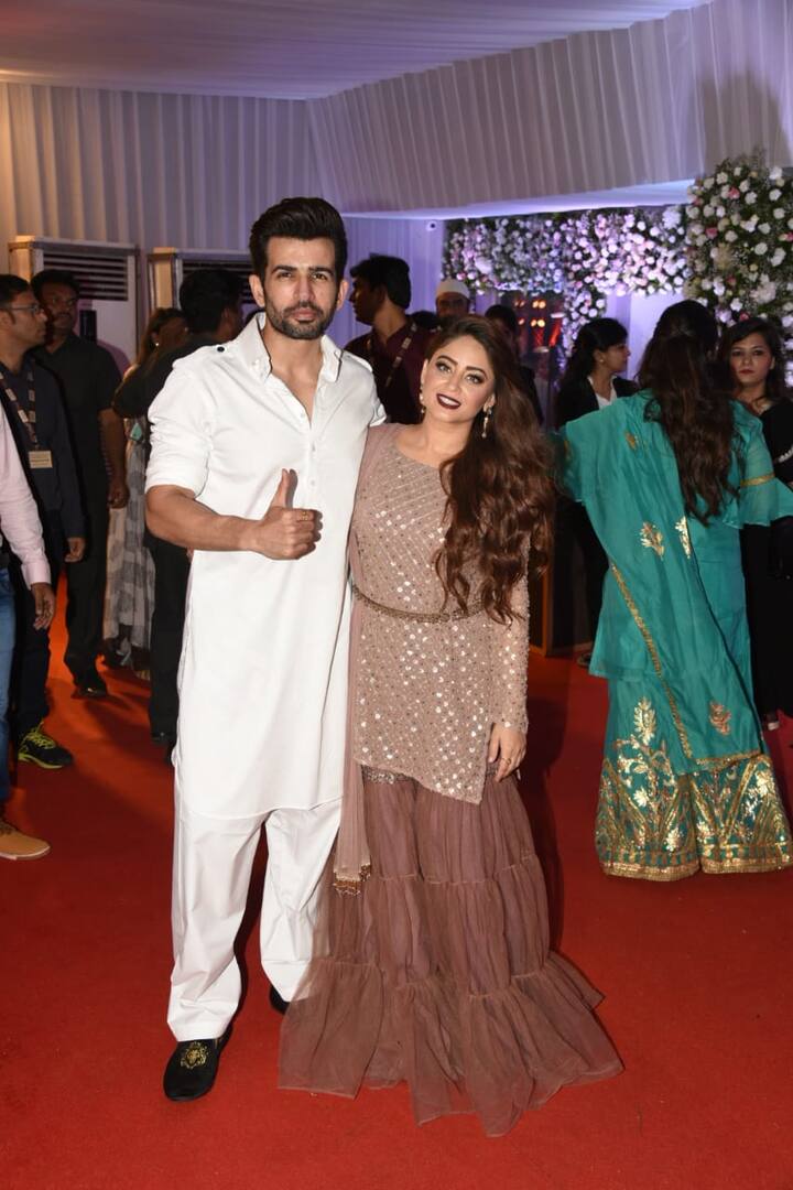 अभिनेत्री माही विज ने भी अपने पति जय के साथ इस पार्टी में शिरकत की. (तस्वीर: मानव मंगलानी)