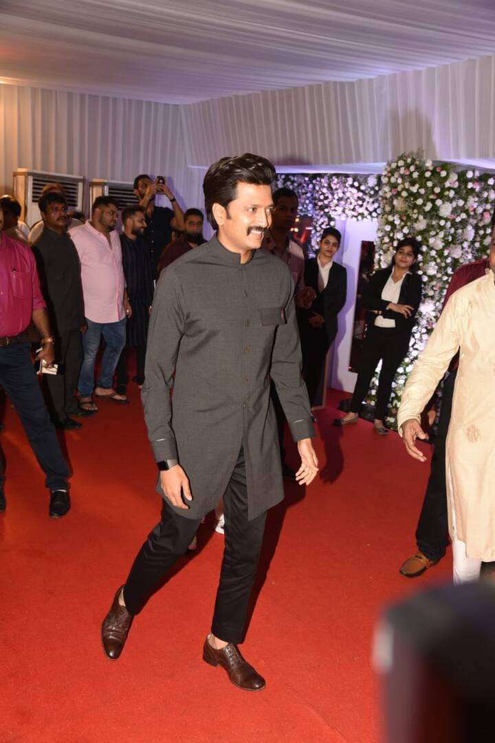 रितेश देशमुख इस दौरान काफी हैंडसम लग रहे थे. (तस्वीर: मानव मंगलानी)