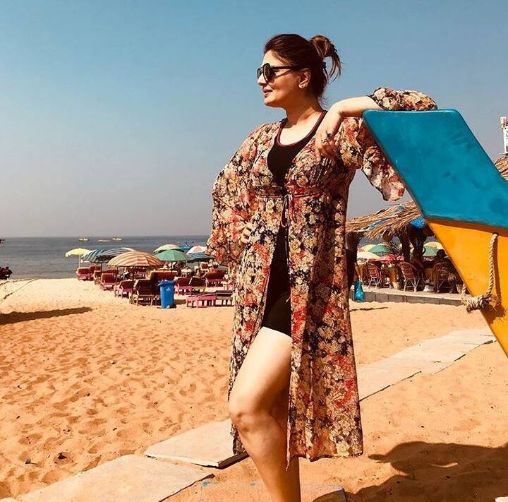  बाद में दीपशिखा ने साल 2012 में एक्टर केशव अरोड़ा से शादी की. दीपशिखा नागपाल फिल्म 'बादशाह' (1999), 'कोयला' (1997), 'पार्टनर' (2007), 'गांधी टू हिटलर' (2011) और 'रिश्ते' (2002) जैसे कई फिल्मों में काम कर चुकी हैं. फिल्म 'ये दूरियां' में वे लीड रोल में भी नजर आई थीं. (तस्वीर: इंस्टाग्राम)