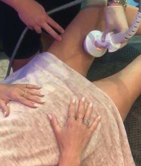 डेनिस और एडी दोनों एक-दूसरे को चार साल से डेट कर रहे थे. डेनिस ने अपने एक्स हस्बेंकड ली मेड से डिवोर्स ले लिया है. ली और डेनिस की एक 7 साल की   बेटी भी है. फोटोः इंस्टाग्राम