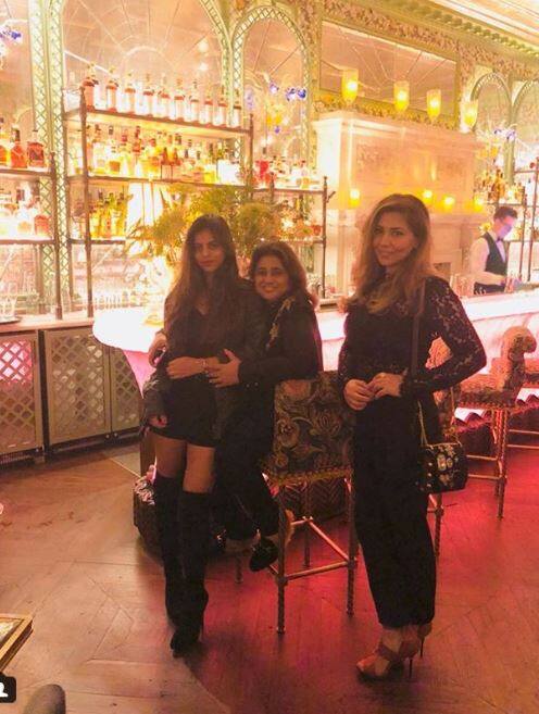 सुहाना की इन बेहद खूबसूरत तस्वीरों पर उनके फैंस की कमेंट्स भी जबरदस्त हैं. (Photo: Instagram)