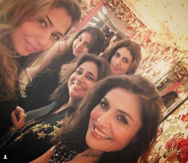 गौरी-सुहाना की इस तस्वीर पर कमेंट करते हुए एक यूजर ने लिखा 'जितनी मम्मी खूबसूरत हैं उतनी ही बेटी भी.' (Photo: Instagram)