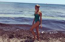 समुद्र किनारे बिकनी में टहलते हुए कैमरे में कैद हुईं ये हॉलीवुड एक्ट्रेस