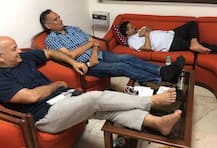 दिल्ली: इन मांगों को लेकर रातभर LG के वेटिंग रूम में सोए धरना किंग केजरीवाल, धरना जारी