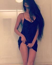 हफ्ते में तीन रात बिताएं पूनम पांडे के साथ, जानिए कैसे