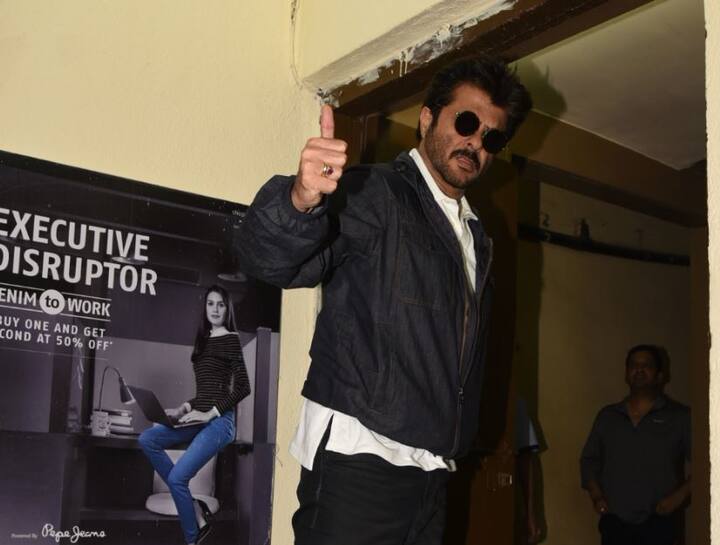 'रेस 3' की स्क्रीनिंग के लिए झक्कास बॉय अनिल कपूर भी पहुंचे. इस दौरान अनिल जरा जल्दी में नजर आए.