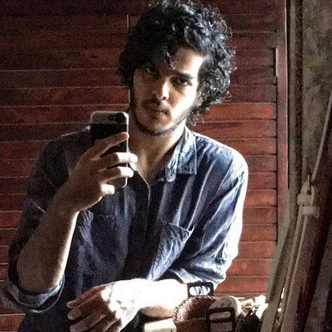 ईशान शूटिंग के दौरान भी अक्सर वक्त मिलने पर वर्कआउट करते नजर आते हैं. फोटोः इंस्टाग्राम