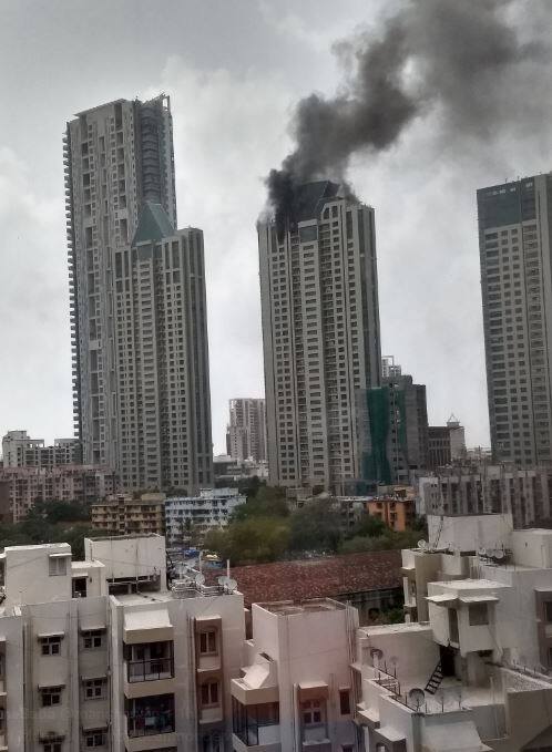 वहीं इसी बिल्डिंग में एक्ट्रेस दीपिका पादुकोण का 30वीं मंजिल पर ऑफिस  भी है.