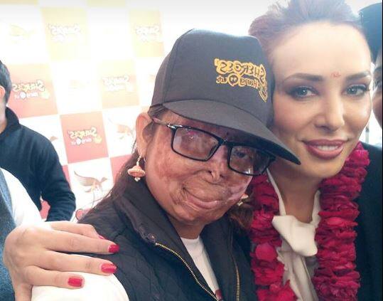 कुछ वक्त पहले लूलिया वंतूर ने भी लखनऊ में शीरोज कैफे पहुंच कर एसिड अटैक पीड़िताओं से मुलाकात की थी.