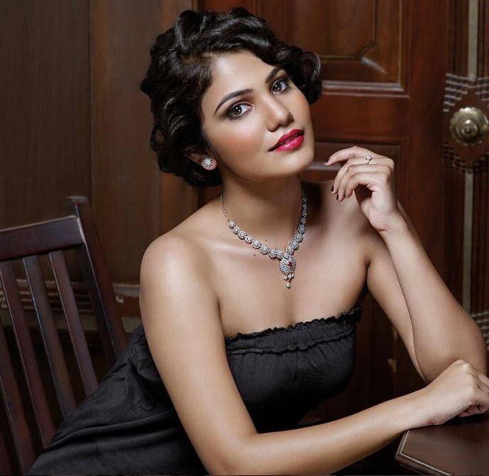 खबरों की माने तो छोटे शहर से आने वाली एक्ट्रेस रिया जल्द ही बॉलीवुड में कदम रख सकती हैं. (तस्वीर: इंस्टाग्राम)