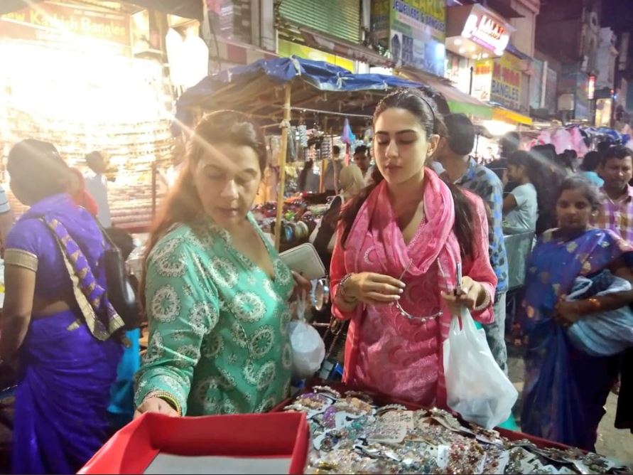 Street Shopping करती दिखीं बॉलीवुड के इस बड़े खान की बेटी, तस्वीरें इंटरनेट पर वायरल