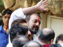 मुंबई ब्लास्ट में नाम आते ही \'नायक\' से \'खलनायक\' बन गए संजय दत्त, एक गलती ने बदल दी पूरी ज़िंदगी