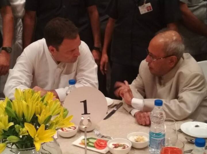 देशभर में चल रही सियासी हलचल के बीच कांग्रेस ने बुधवार को इफ्तार पार्टी का आयोजन किया. (तस्वीर-ट्विटर)