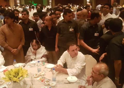In Pics: राहुल गांधी के इफ्तार में फीका पड़ा एकजुट विपक्ष का मैजिक, नहीं पहुंचे दिग्गज नेता In Pics: राहुल गांधी के इफ्तार में फीका पड़ा एकजुट विपक्ष का मैजिक, नहीं पहुंचे दिग्गज नेता