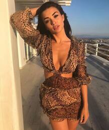 दोस्त की बाहों में रोमांटिक होती नजर आईं एक्ट्रेस एमी जैक्सन, देखें तस्वीरें