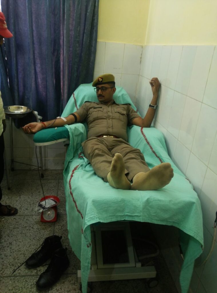 यूपी पुलिस की अनोखी पहल, 'पुलिस मित्र' बचा रहा है लोगों की जान