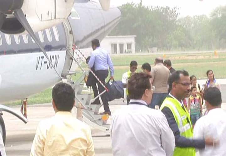 कुंभ मेले के मद्देनजर इलाहाबाद में इंटरनेशनल लेवल का नया सिविल एयरपोर्ट भी बन रहा है, जो अक्टूबर तक तैयार हो जाएगा. अभी तक यहां सिर्फ एयरफोर्स का ही एयर स्टेशन है. उदघाटन के वक्त लखनऊ की फ्लाइट को रवाना किया गया. हालांकि लखनऊ के लिए शुरू हुई बहत्तर सीटों की फ्लाइट में छह सीटें खाली रहीं.