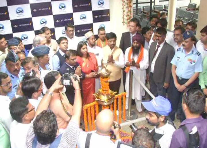 इलाहाबाद को कई दूसरे शहरों से हवाई मार्ग से जोड़ने की यह सेवा केंद्र की मोदी सरकार की महत्वाकांक्षी योजना उड़ान की रीजनल कनेक्टिविटी स्कीम के तहत शुरू की गई है.