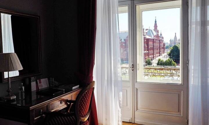 सुबह और शाम को खिड़कियां और दरवाजे बंद रखें, क्योंकि इस समय प्रदूषण का स्तर बढ़ा हुआ होता है. तस्वीर: गूगल फ्री इमेज