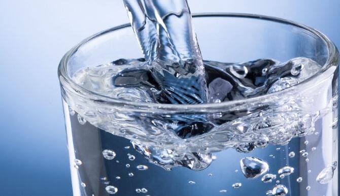 पानी ज्यादा पीएं, जिससे टॉक्सिन्स शरीर से बाहर निकल जाएं. तस्वीर: गूगल फ्री इमेज