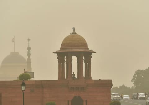 धूल की वजह से जहरीली हुई दिल्ली की हवा, जानें बचने के उपाय धूल की वजह से जहरीली हुई दिल्ली की हवा, जानें बचने के उपाय