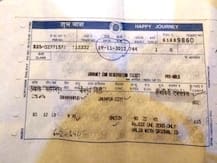 रेलवे ने बना दिया 1000 साल आगे का टिकट, टीटीई ने बुजुर्ग यात्री को धक्के देकर उतारा