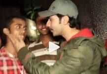 Video: फैन की हरकतों से परेशान हुए वरुण धवन, झटके से फोन छीन कर सिखाया सबक