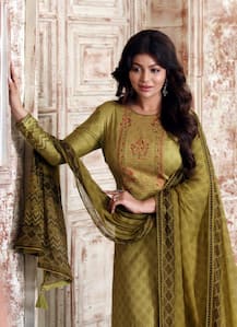 सलमान खान की \'वान्टेड गर्ल\' अरसे बाद आईं कैमरे के सामने, लिप सर्जरी के बाद दिखने लगी हैं ऐसी