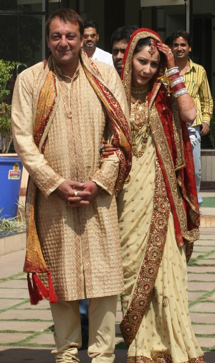 उन दिनों संजय दत्त और मान्यता को लेकर फिल्मी गलियारा खबरों से पटा रहता था. बताया जाता है कि संजय करियर का हो या पर्सनल जिंदगी सबपर मान्यता का कब्जा है, वो हर फैसला उनसे पूछकर ही लेते हैं. (Photo: Fotocorp)