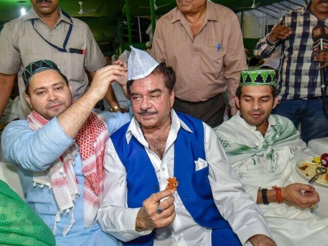 बिहार: इस बार इफ्तार में दिखा नया सियासी 'ट्रेलर', क्या 'फिल्म' सुपरहिट होगी? Bihar: political parties Iftar, Shatrughan Sinha joined RJD iftar बिहार: इस बार इफ्तार में दिखा नया सियासी 'ट्रेलर', क्या 'फिल्म' सुपरहिट होगी?