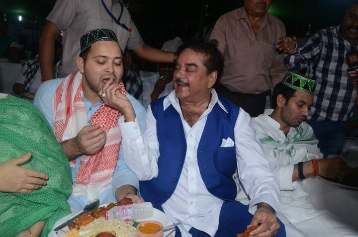 शत्रुघ्न सिन्हा से जब पूछा गया कि आपके लिए पटना साहिब से कौन मुनासिब है, आरजेडी या कांग्रेस? इसके जवाब में उन्होंने कहा, ‘’सिचुएशन कोई भी हो मैं लड़ूंगा पटना साहिब से ही.’’ यानि उन्होंने साफ किया कि 2019 में वे किसी भी पार्टी से लड़ें, वे पटना साहिब से ही लड़ेंगे. उन्होंने कहा, ''सिचुएशन कोई भी हो मैं लड़ूंगा पटना साहिब से ही.''