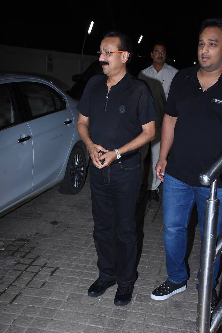 बाबा सिद्दीकी भी इस फिल्म को देखने पहुंचे.