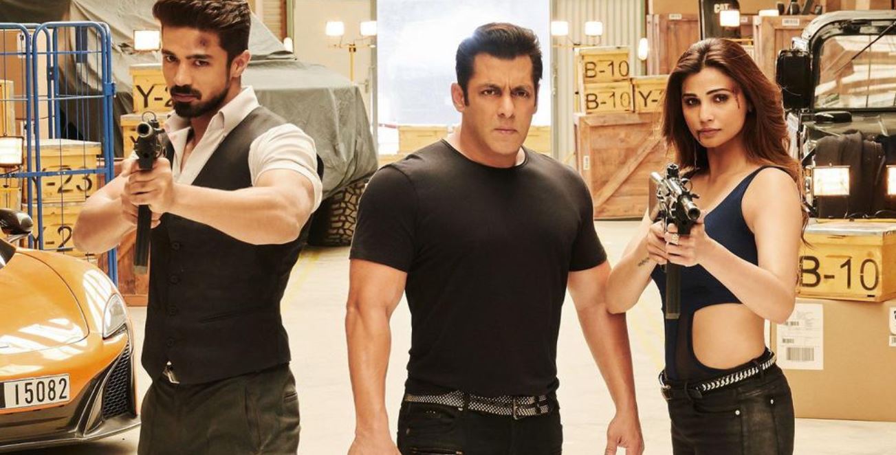 Race 3' Movie Review: बिना स्पीड ही 'रेस' लगाने उतरे सलमान खान, ना सस्पेंस है, ना ट्विस्ट और टर्न