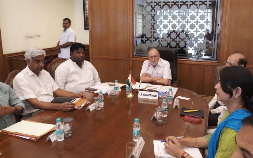 सीएम केजरीवाल के प्रदर्शन के कारण घर से काम कर रहे हैं उपराज्यपाल बैजल Due to the protest of CM Kejriwal, the Deputy Chief Minister is working from home. सीएम केजरीवाल के प्रदर्शन के कारण घर से काम कर रहे हैं उपराज्यपाल बैजल