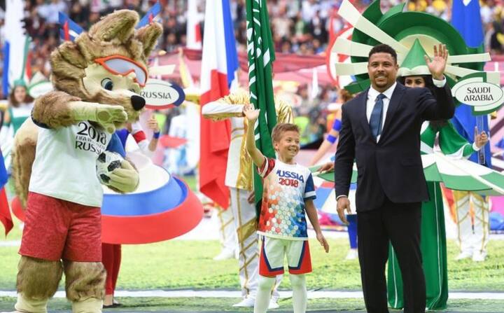  बता दें कि इस बार के विश्व कप में फेमस फुटबॉल स्टार पेले हिस्सा नहीं ले रहे हैं. इसकी वजह ये है कि उनका स्वास्थ्य ठीक नहीं है. तस्वीर: एफपी