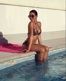 दुनिया के सबसे अमीर फुटबॉल खिलाड़ी की गर्लफ्रेंड रह चुकी है वेटर, अब हॉट अदाओं से करती है सबको घायल