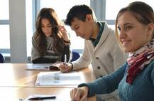 खुशखबरी! सेक्स से लेकर स्मोकिंग तक से दूर हो रहे हैं टीनेजर्स, चौंका देगी ये रिसर्च