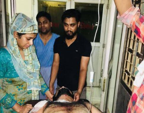 गुरुवार को पुलिस ने इस मामले में होटल व्यापारी समेत कई लोगों को हिरासत में लिया है. बताया जा रहा है कि कासिफ की सटीक मुखबिरी के बाद इस घटना को अंजाम दिया गया है. वे गोरखनाथ क्षेत्र के एक शोरूम से जूता खरीदने के लिए कब निकले. वहां से वे कब चले और किस रास्ते से जा रहा है, शूटरों को इसकी सटीक जानकारी थी. वहीं पुलिस मोबाइल टॉवर के आधार पर भी शूटरों और उसके सहयोगियों के मोबाइल को भी ट्रेस करने की कोशिश कर रही है. घटना को अंजाम देने में जिस स्कूटी का इस्तेमाल किया गया पुलिस उसकी भी तलाश में जुटी है.