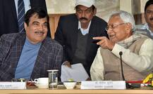जमीन अधिग्रण में देरी पर गडकरी ने नीतीश को घेरा, कहा- 2 लाख करोड़ के प्रोजेक्ट अटके हैं