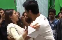 Video: \'केदारनाथ\' की शूटिंग हुई पूरी, रैप अप पार्टी में सुशांत-सारा ने एक दूसरे को केक खिलाकर लगाया गले