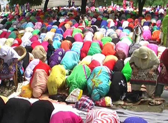 ईद-उल-फ़ितर मुसलमानों का पवित्र त्योहार है. ईद का त्योहार बड़ी धूमधाम से मनाया जाता है. इस्लामी कैलेंडर के तहत रमजान का महीना पूरा होने पर ईद मनाई जाती है.