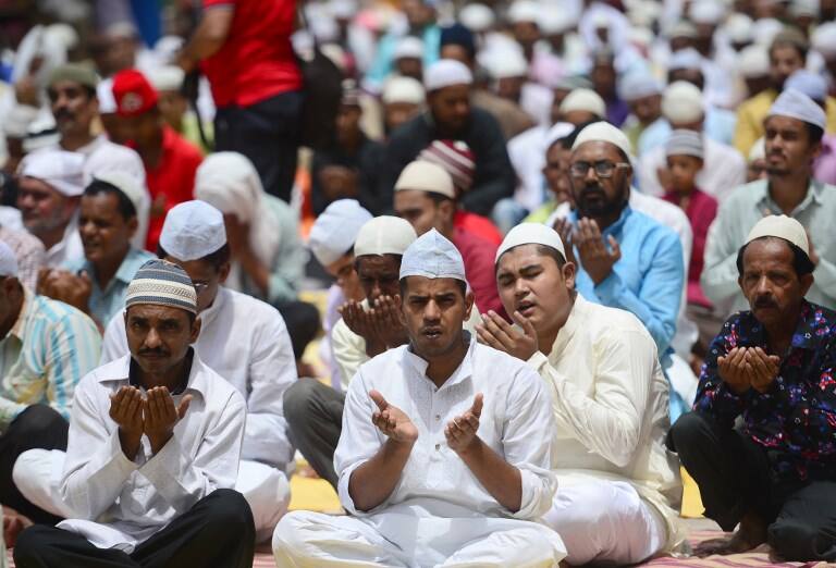 मुस्लिम संगठनों की अपील- बकरीद पर ना करें गाय की कुर्बानी muslim organisations of uttar pradesh appeal for eid 2018 मुस्लिम संगठनों की अपील- बकरीद पर ना करें गाय की कुर्बानी